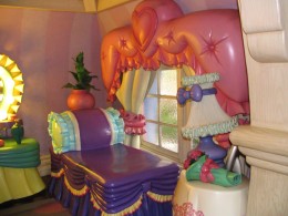 Disneyland and California Adventure Part 4: Minnie’s bedroom