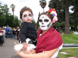 Day of the Dead 2008: mother and daughter