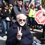 Hollywood Antiwar March: Ron Kovic flashing Peace